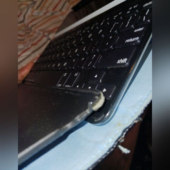 Logitech I-Pad Keyboard - Picture 8 of 11